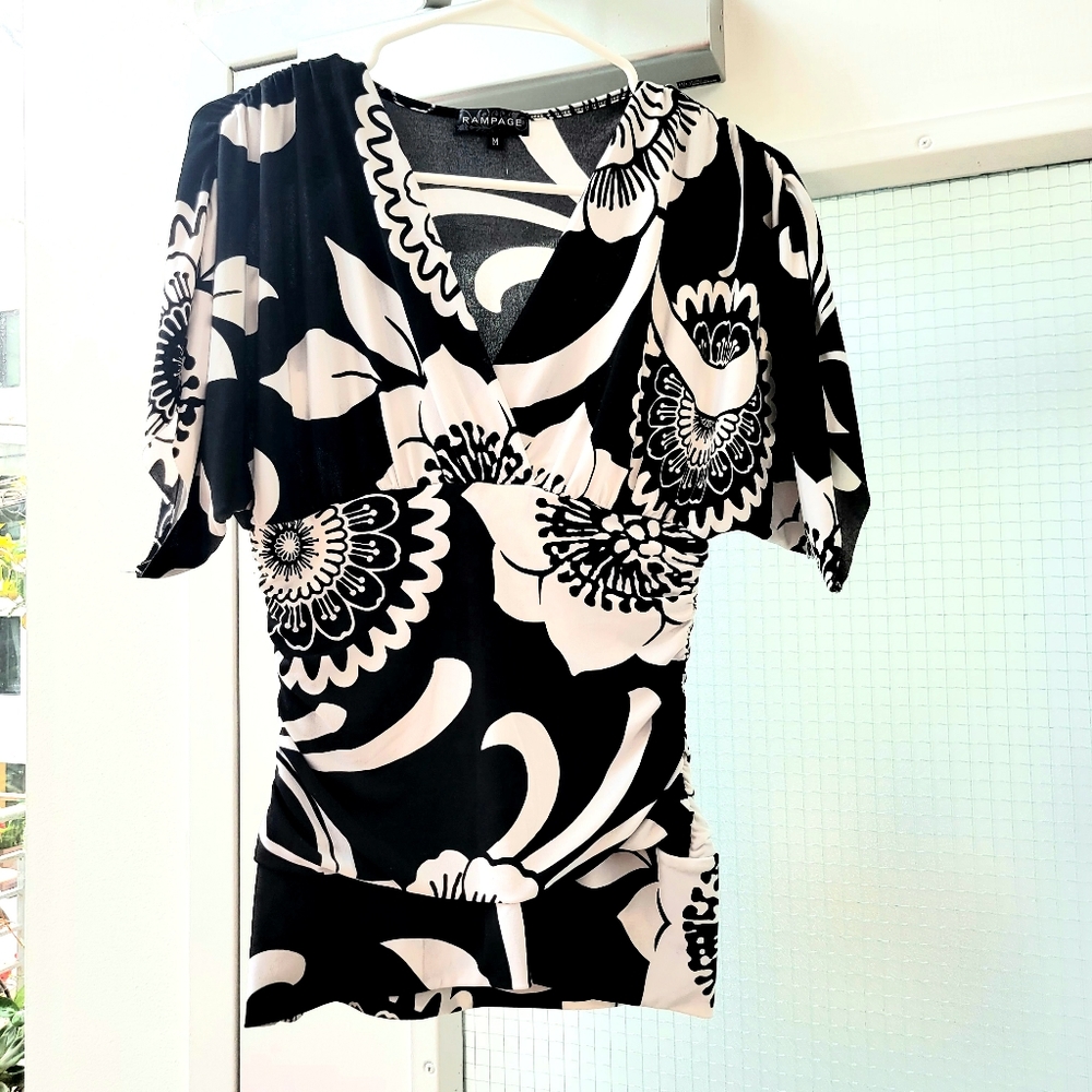 Flowy kimono style ruched floral blouse